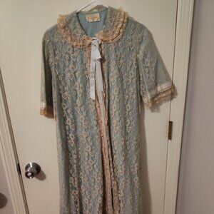 Size Md/Lg Vintage Peignoir